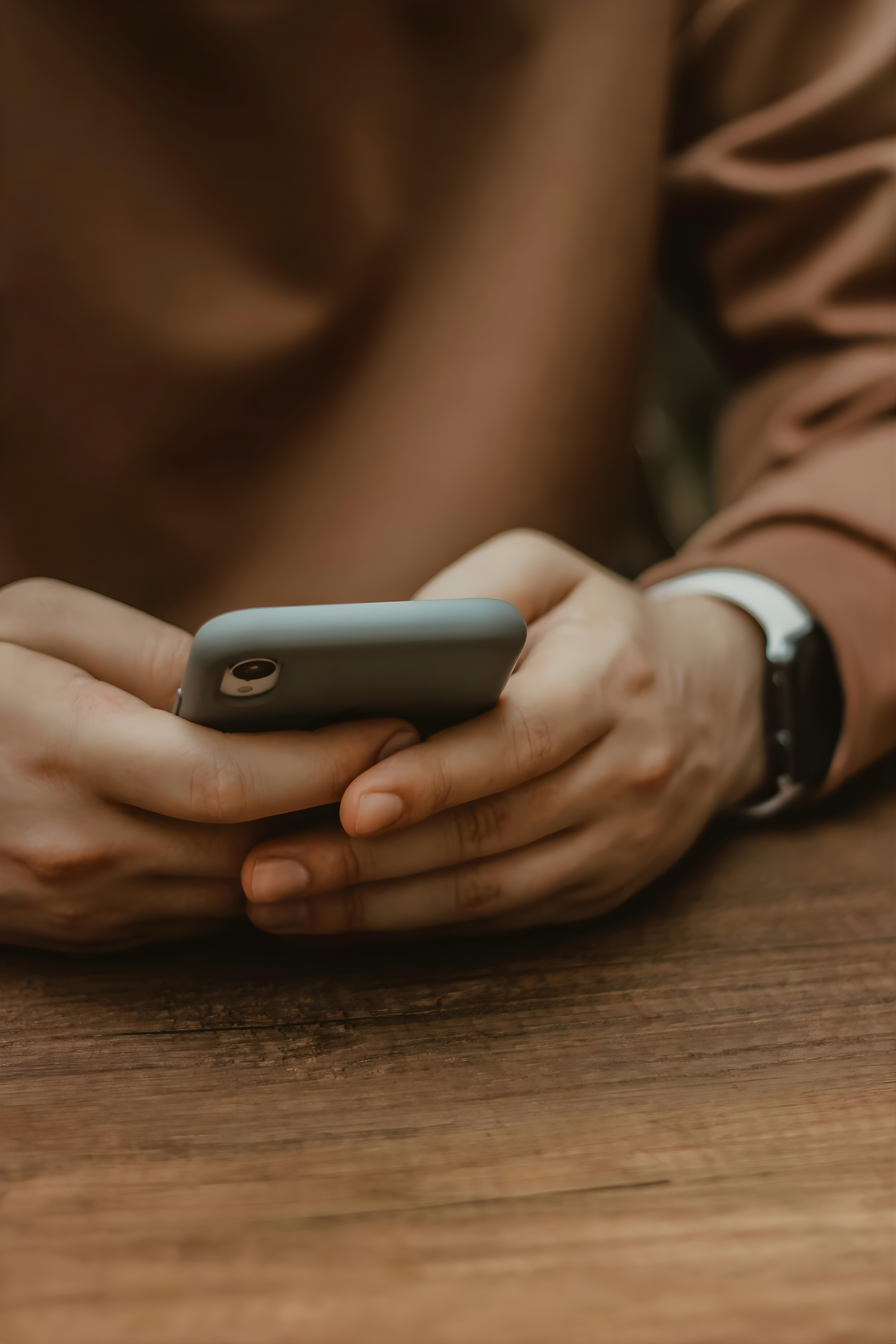 Reader browsing Finsery insights on mobile